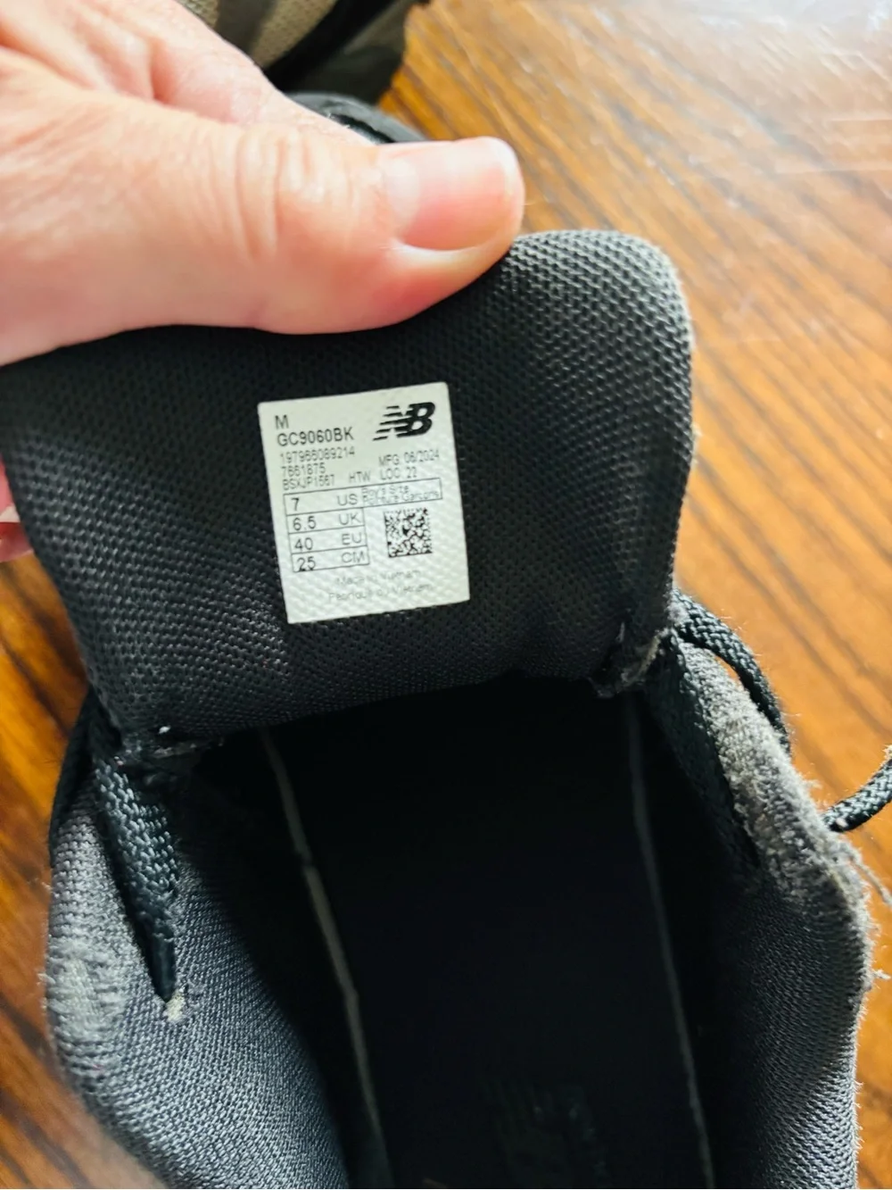 New Balance Men’s 9060 Black & Gray Athletic Sneakers size 7
